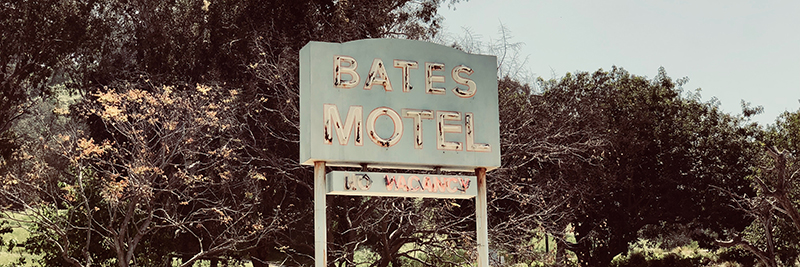 Image of Bates Motel sign from the movie Psycho